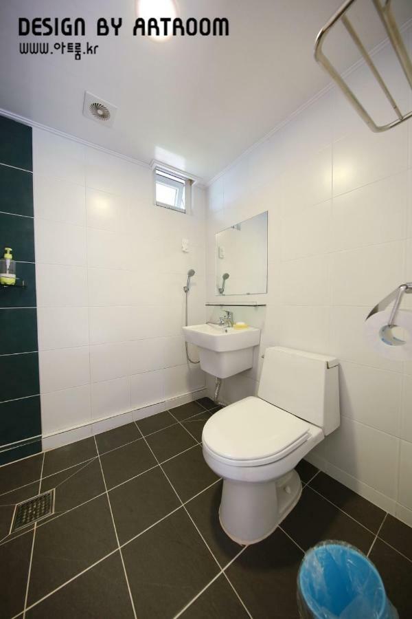 Jjuk Guesthouse 済州市 エクステリア 写真